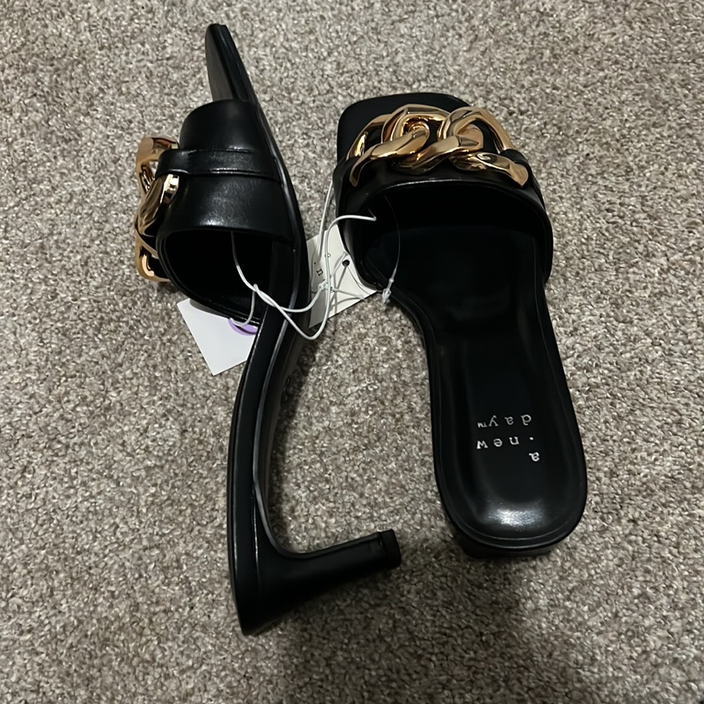 Chain Heels - Picture 8 of 10